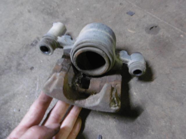 【中古】中古部品 ハイゼット S200V 右フロントキャリパー 【3310410000-001232849944330】