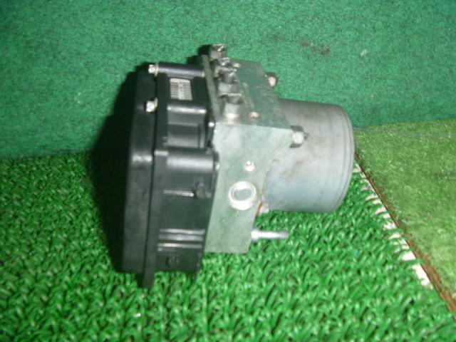 【中古】中古部品 インプレッサ GH7 ABSアクチュエーター 【3330370100-000223020942500】