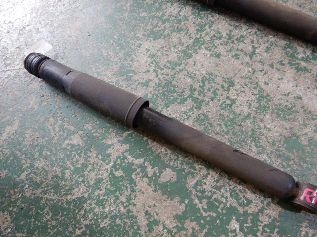 【中古】中古部品 フリード GB8 右リアショックアブソーバー 【3330810100-220719000550700】