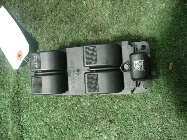 【中古】中古部品 デミオ DY5W パワーウインドウスイッチ 【3310300100-220323000161900】