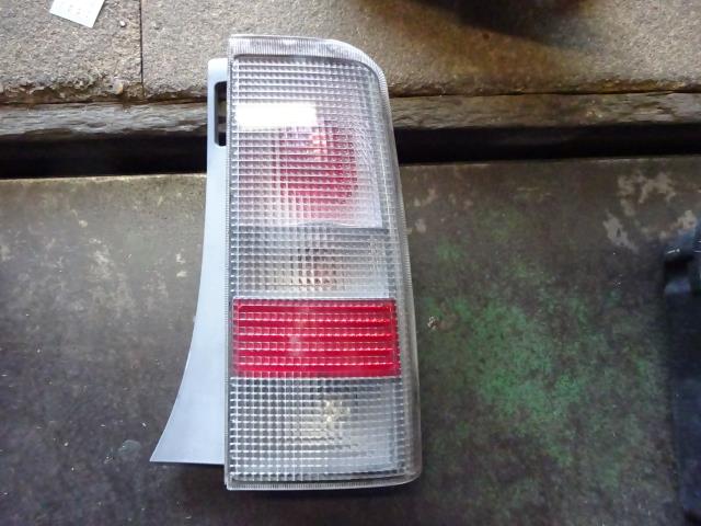 【中古】中古部品 bB NCP31 右テールランプ 【3310410000-001714261715500】