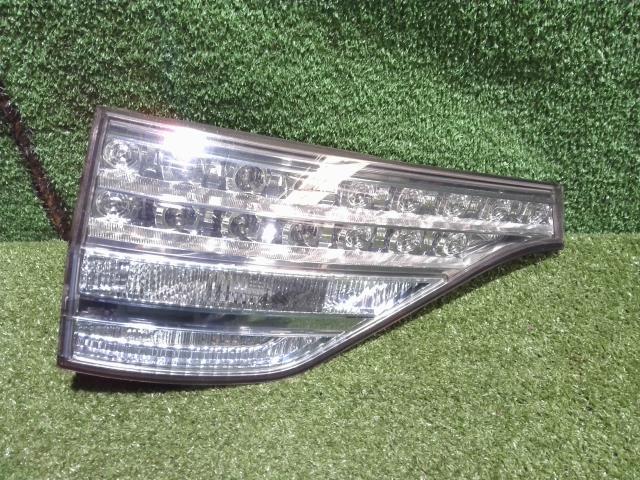 【中古】中古部品 エスティマ AHR20W リアフィニッシャーパネル 【3260300000-220623000315200】