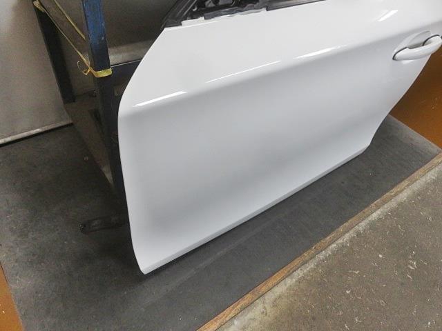 【中古】中古部品 BMW 1シリーズ UD20 左フロントドア 【3330380100-000034025913200】