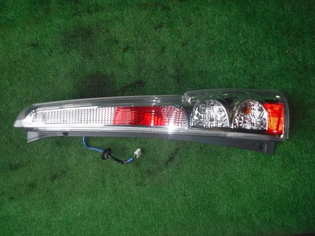 【中古】中古部品 ステラ RN2 右テールランプ 【3330450100-220727000115500】