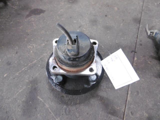 【中古】中古部品 シエンタ NCP81G リアハブ 【3310410000-001215645844470】