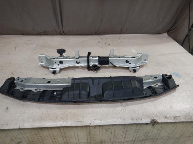 【中古】中古部品 ヴィッツ NSP130 ラジエータコアサポート 【3330810100-220727000417180】