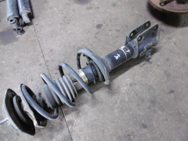 【中古】中古部品 テリオスキッド J131G 右フロントストラット 【3310410000-001297193550110】