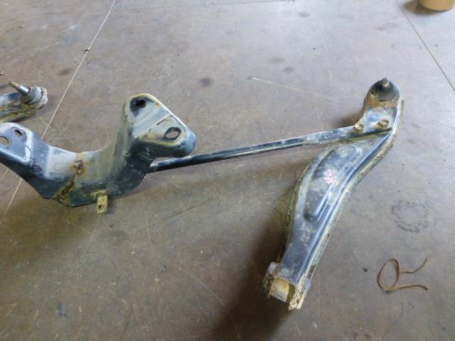 【中古】中古部品 ハイゼット S200P 右フロントロアアーム 【3310410000-001026681551720】