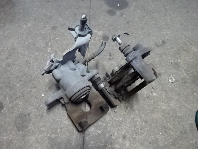 【中古】中古部品 ブレイド AZE156H 左リアキャリパー 【3310410000-001597193744460】