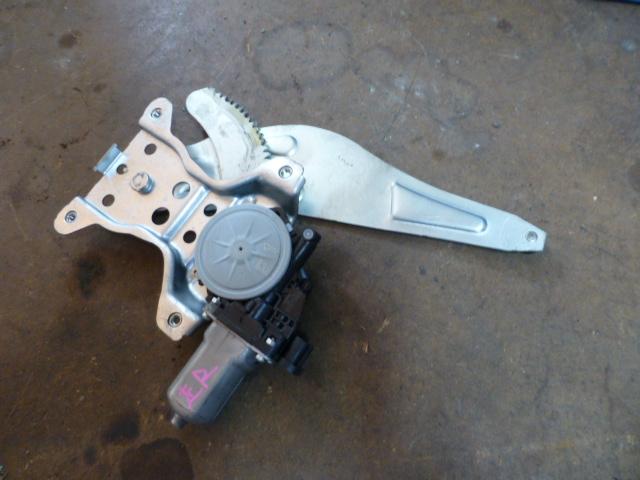 【中古】中古部品 ワゴンR MH23S 左リアドアレギュレータ・モーター 【3310410000-001035958013420】