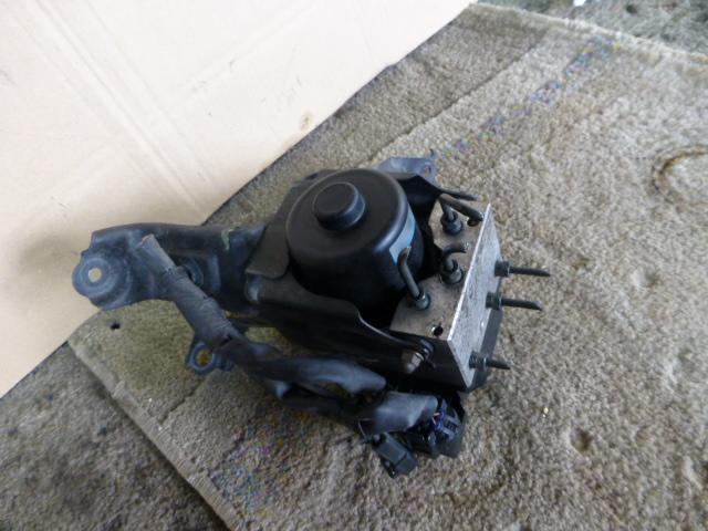 【中古】中古部品 エスティマ ACR30W ABSアクチュエーター 【3310410000-001019629742500】