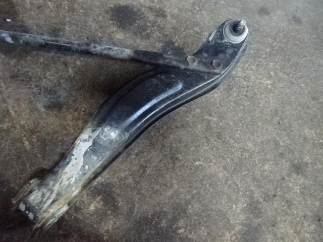 【中古】中古部品 ハイゼット S200P 右フロントロアアーム 【3310410000-001616504451720】