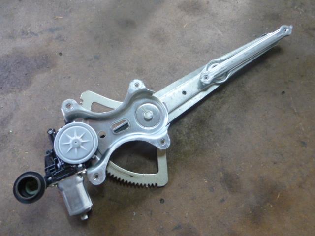 【中古】中古部品 シエンタ NCP81G 左フロントドアレギュレータ・モーター 【3310410000-001102133713220】