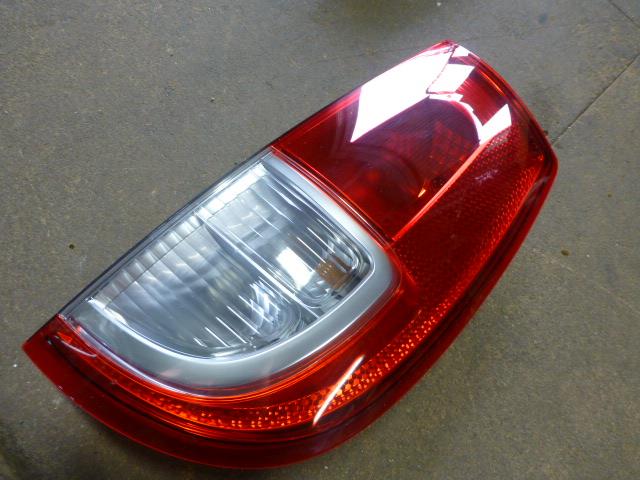 【中古】中古部品 MRワゴン MF22S 右テールランプ 【3310410000-001114406715500】