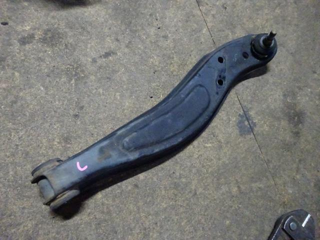 【中古】中古部品 ハイゼット S200P 左フロントロアアーム 【3310410000-000213078051740】