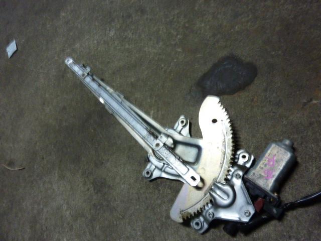 【中古】中古部品 ガイア SXM10G 右リアドアレギュレータ・モーター 【3310410000-000879120213320】