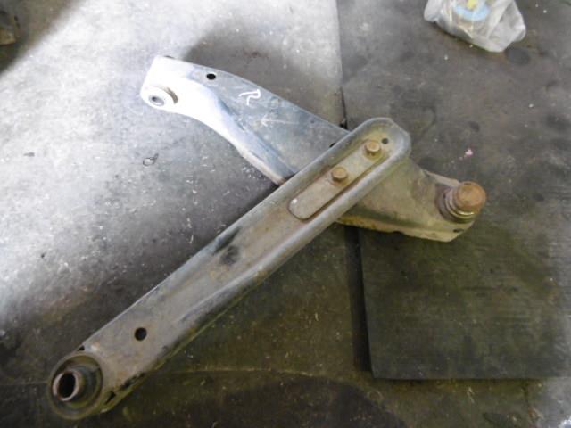 【中古】中古部品 サンバー TV2 右フロントロアアーム 【3310410000-001413243651720】