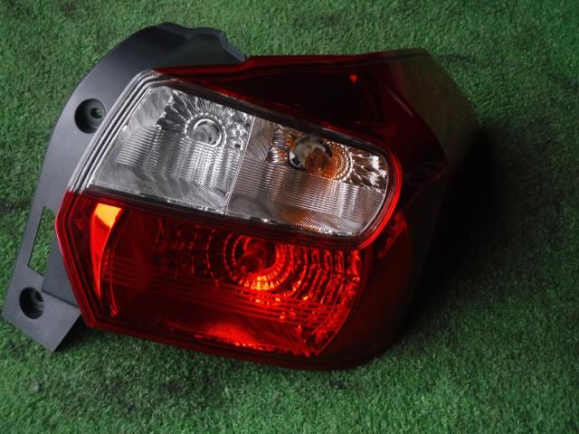 【中古】中古部品 インプレッサ GP3 右テールランプ 【3330450100-220824000115500】