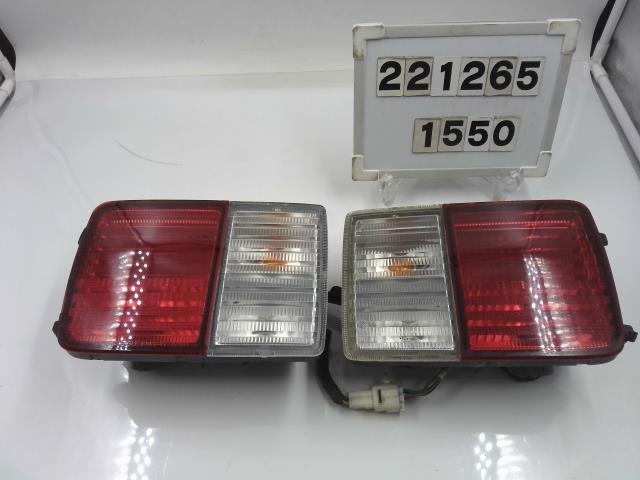 【中古】中古部品 スクラム DG64V 右テールランプ 【3330890100-000022126515500】