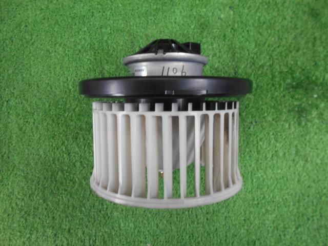 【中古】中古部品 プレオ RA1 ヒーターブロアモーター 【3330190100-000002110667900】