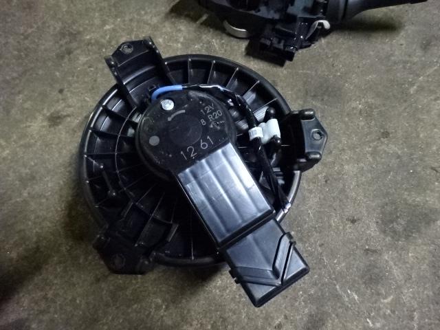 【中古】中古部品 ヴィッツ NSP130 ヒーターブロアモーター 【3310410000-001454227167900】