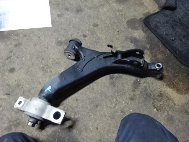 【中古】中古部品 クラウン GRS180 右フロントロアアーム 【3310410000-001578004851720】