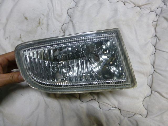 【中古】中古部品 エスティマ MCR30W 右フォグランプ 【3310410000-001062412910850】