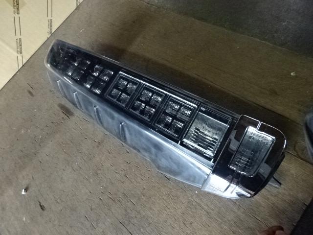 【中古】中古部品 ヴォクシー ZRR80W 左テールランプ 【3310410000-001605751315600】