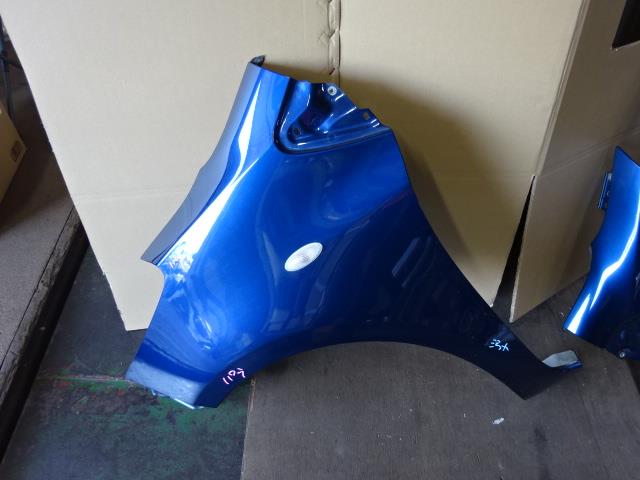 【中古】中古部品 ヴィッツ SCP90 左フロントフェンダー 【3310410000-001457213110700】