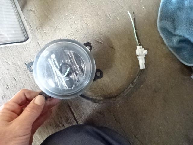 【中古】中古部品 ワゴンR MH22S 左フォグランプ 【3310410000-001658263110950】