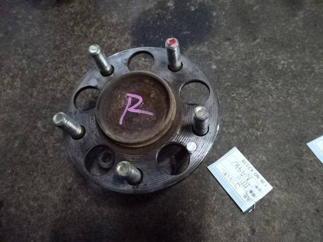 【中古】中古部品 グランディス NA4W リアハブ 【3310410000-001604961444470】