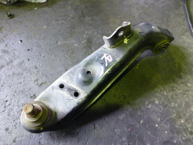 【中古】中古部品 eKワゴン H81W 右フロントロアアーム 【3310410000-001152282351720】