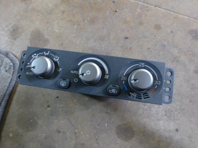 【中古】中古部品 ランサー CS2A A/Cスイッチパネル 【3310410000-001113534260900】