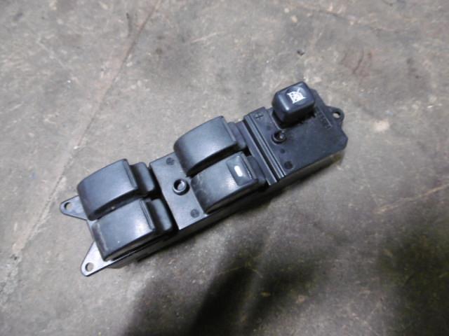 メーカー 三菱 車名 eKワゴン 型式類別 グレード M 認定型式 DBA-H82W 車両タイプ 5ドアハッチバック 年式 H21/3 シフト 駆動 通称型式 エンジン型式 3G83-E ミッション型式 アクスル型式 車体色 白 車体色No W37 トリム色No 走行距離(Km) 35,000 メーカー純正品番 部品メーカー品番 保証 1ヶ月/1000km 付加情報 14P/8608A170 商品情報 ※純正番号およびモデル番号は参考としてください。※リビルト部品を購入される際のお願い【再生部品】と表示されているものをリビルト部品と呼んでいます。リビルト部品の場合には、交換時に取り外した部品をご返却していただく場合があります。詳しくはこちら※大物商品(ドア・ボンネット・バンパー等)は個人宅への配送ができない場合がございます。その場合、最寄りの配送業者支店止め等の対応となりますので、あらかじめご了承ください。 ページ上部へ【中古】中古部品 eKワゴン H82W パワーウインドウスイッチ 【3310410000-001200159661900】