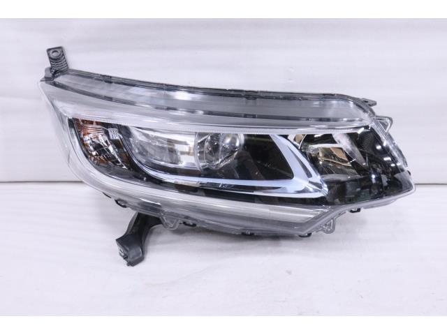 【中古】中古部品 フリード GB7 右ヘッドランプ 【3260520000-001703842410800】