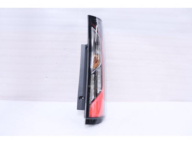 【中古】中古部品 ステップワゴン RP3 右テールランプ 【3260520000-001627238415500】