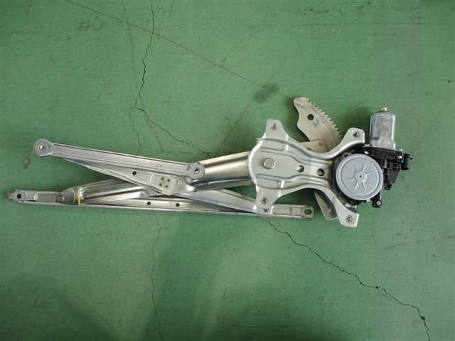 【中古】中古部品 エッセ L235S 左フロントドアレギュレータ・モーター 【3310590000-000005205113220】