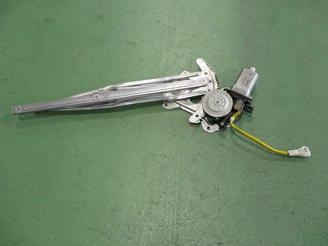 【中古】中古部品 アルト HA12S 右フロントドアレギュレータ・モーター 【3310590000-000003907713120】