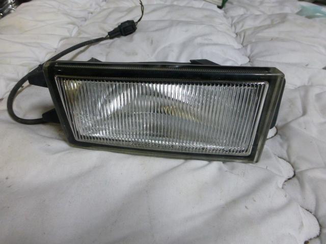 【中古】中古部品 セドリック MY34 右フォグランプ 【3310410000-001056113810850】