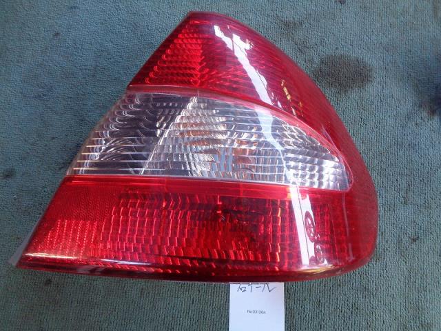 【中古】中古部品 プリウス NHW11 右テールランプ 【3340030100-001711812715500】