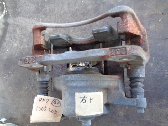 【中古】中古部品 ステップワゴン RF7 右フロントキャリパー 【3340030100-001700227944330】