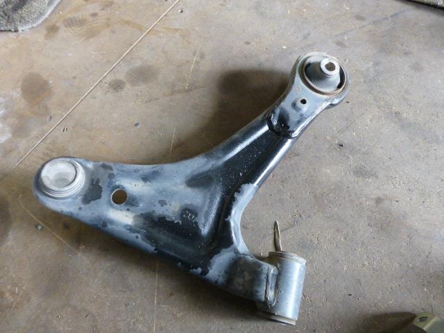 【中古】中古部品 ハイゼット S200V 右フロントロアアーム 【3310410000-001145510551720】