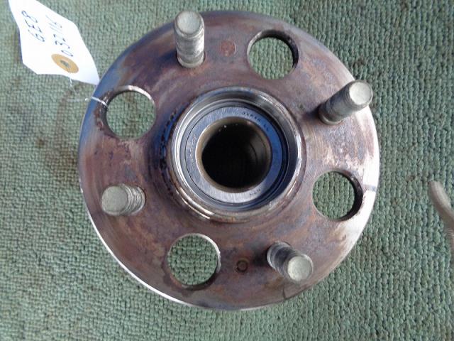 【中古】中古部品 フィット GE8 リアハブ 【3340030100-000213028844470】