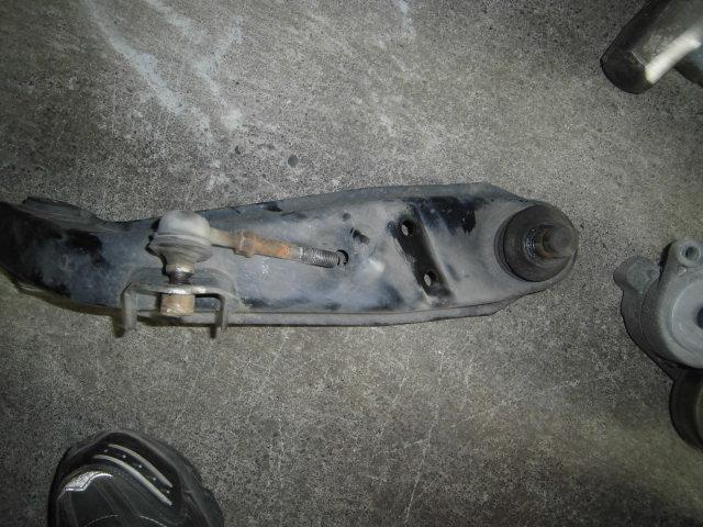 【中古】中古部品 eKワゴン H81W 右フロントロアアーム 【3340030100-001023836451720】