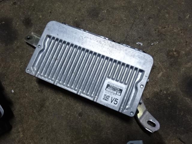 【中古】中古部品 カローラフィールダー NKE165G エンジンコンピューター 【3310410000-001519837663100】