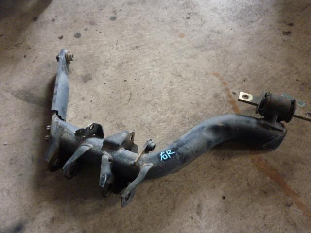 【中古】中古部品 ストリーム RN3 右リアロアアーム 【3310410000-000956671551820】