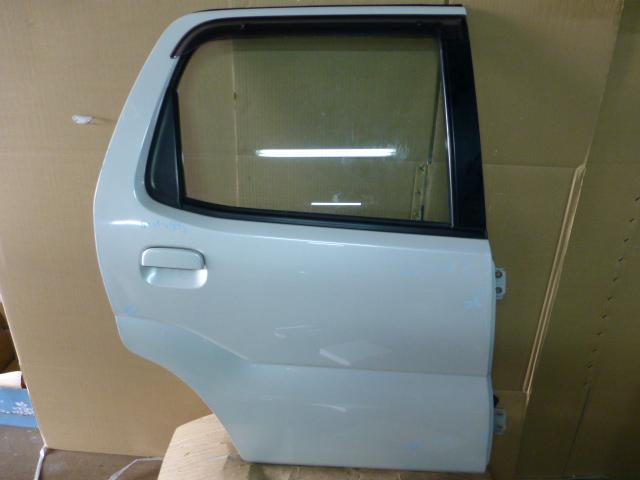 【中古】中古部品 シボレークルーズ(スズキ) HR52S 右リアドア 【3310410000-000981106313300】