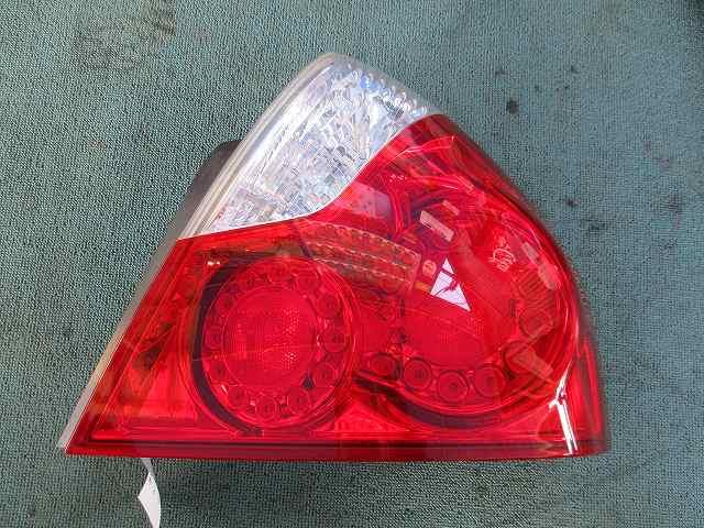 【中古】中古部品 フーガ PY50 右テールランプ 【3340030100-001590493615500】