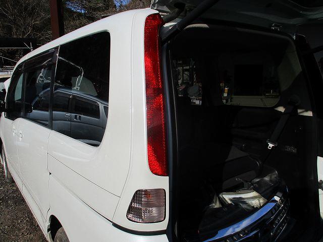 【中古】中古部品 セレナ CC25 左テールランプ 【3340030100-001664519115600】