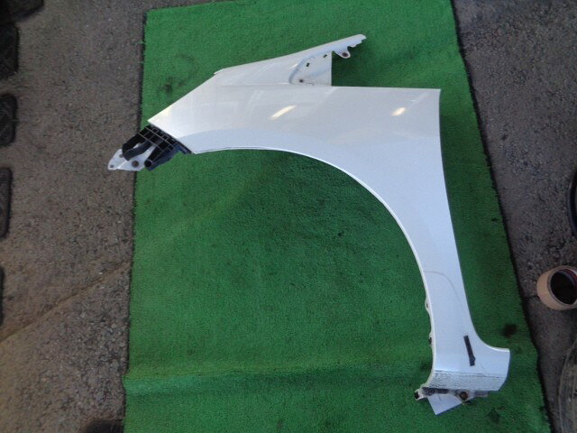 【中古】中古部品 フィット GE6 左フロントフェンダー 【3340030100-001652601410700】
